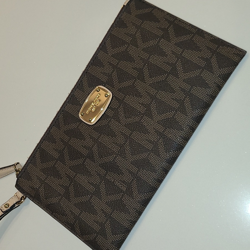 Michael Kors Wristlet